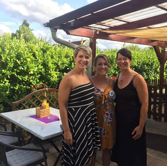 Meet your Posher, Leigh - Picture 1 of 1